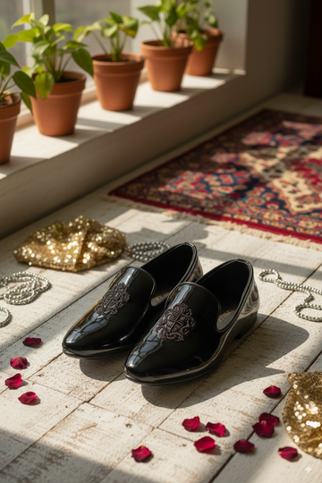 Black Glossy Punjabi Jutti with Embroidered Crest